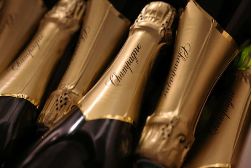 From Paris: Champagne Day Trip with 7 Tastings and Lunch - Lunch with Champagne in Épernay