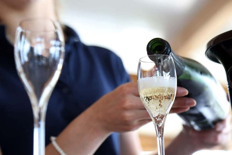 From Paris: Champagne Day Trip with 7 Tastings and Lunch - The early meeting at Place des Antilles