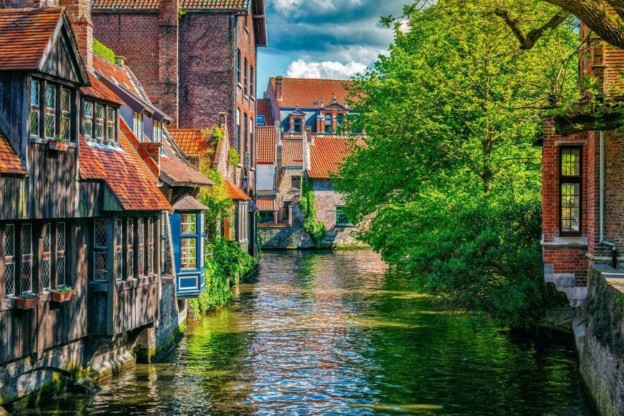 From Paris: Day Trip to Bruges with Optional Seasonal Cruise - Why Bruges works so well as a Paris day trip