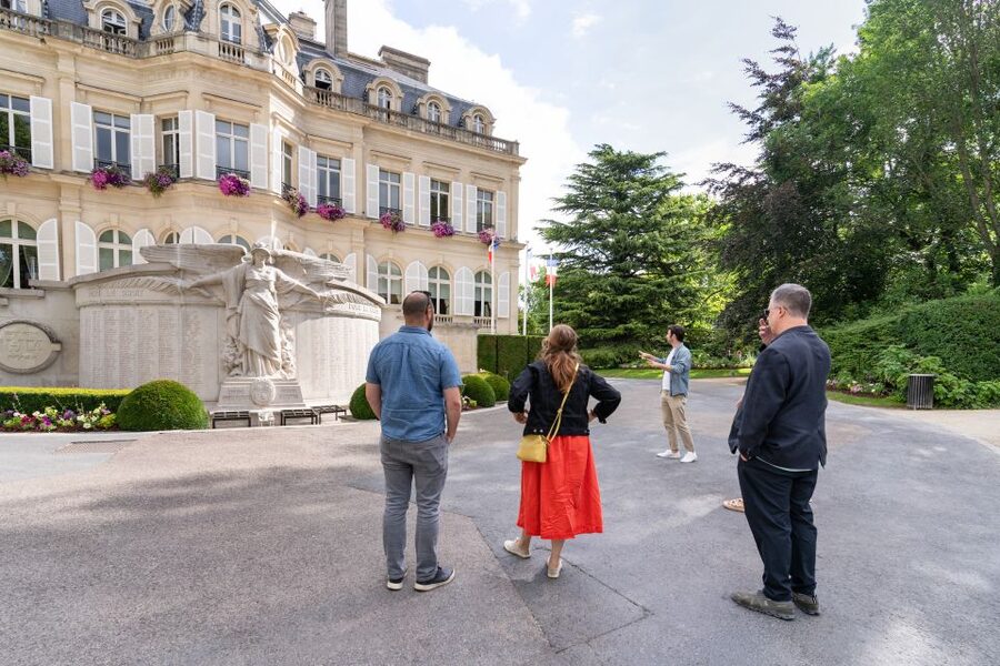 From Paris: Day Trip to Champagne with 8 Tastings & Lunch - Lunch at a small Champagne house