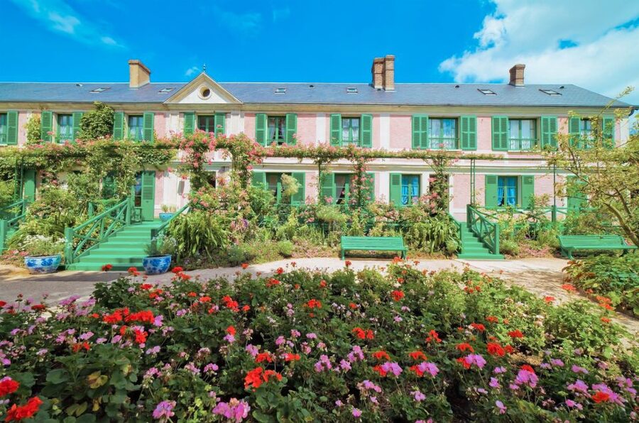 From Paris: Day Trip to Giverny & Versailles with Lunch - Transport, group rhythm, and guide style