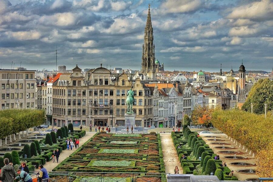 From Paris: Day Trip to the Enchanting Brussels and Bruges - Who should book this day trip?
