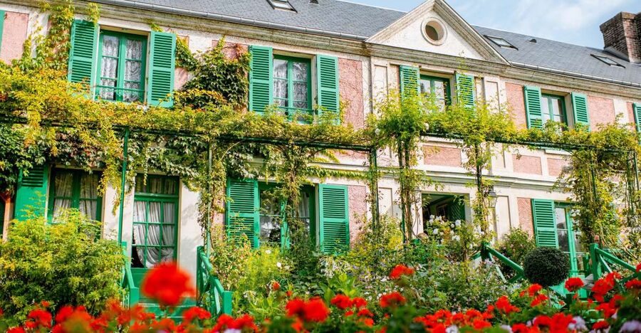 From Paris: Giverny and Versailles Palace Guided Day Trip - Transport, timing, and the physical effort