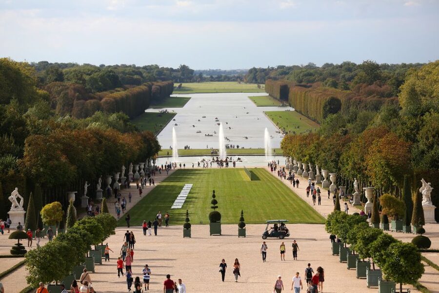 From Paris: Giverny and Versailles Palace Guided Day Trip - Meeting the coach at Porte Maillot