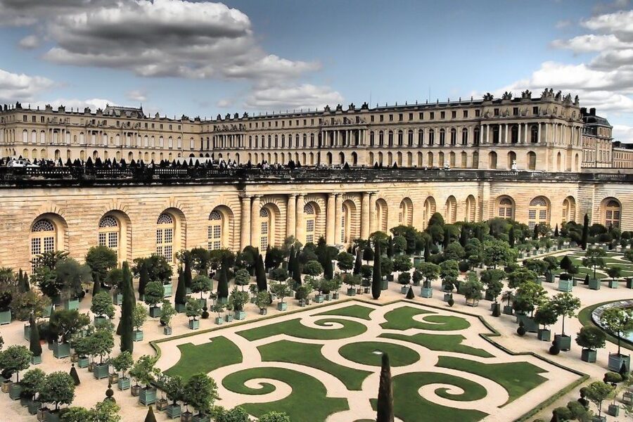 From Paris: Giverny and Versailles Private Full-Day Trip - Entering the Palace of Versailles
