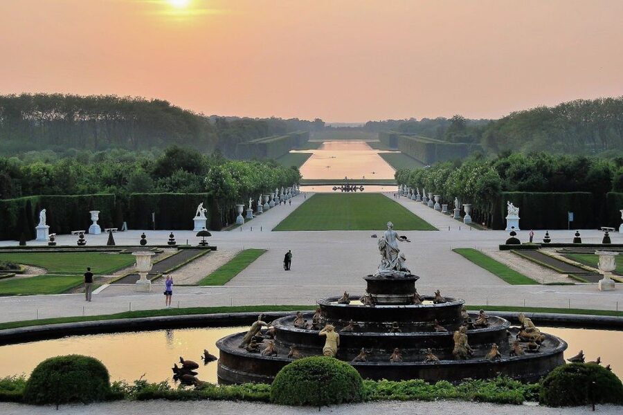 From Paris: Giverny and Versailles Private Full-Day Trip - Lunch between the two attractions