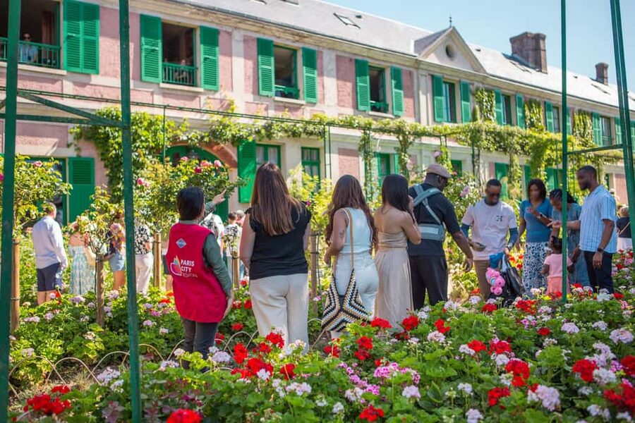 From Paris: Giverny Day Trip with Audio Guide or Live Guide - Why Giverny is worth leaving Paris for
