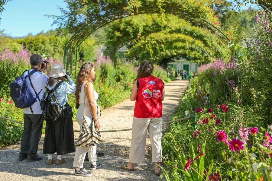 From Paris: Giverny Day Trip with Audio Guide or Live Guide - Is $93 a fair price?