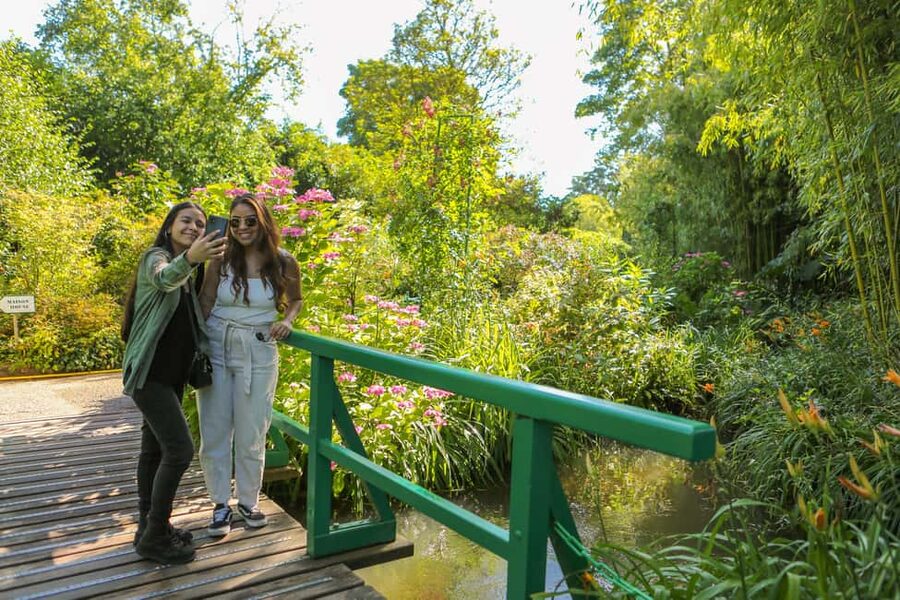 From Paris: Giverny Day Trip with Audio Guide or Live Guide - The coach ride from central Paris