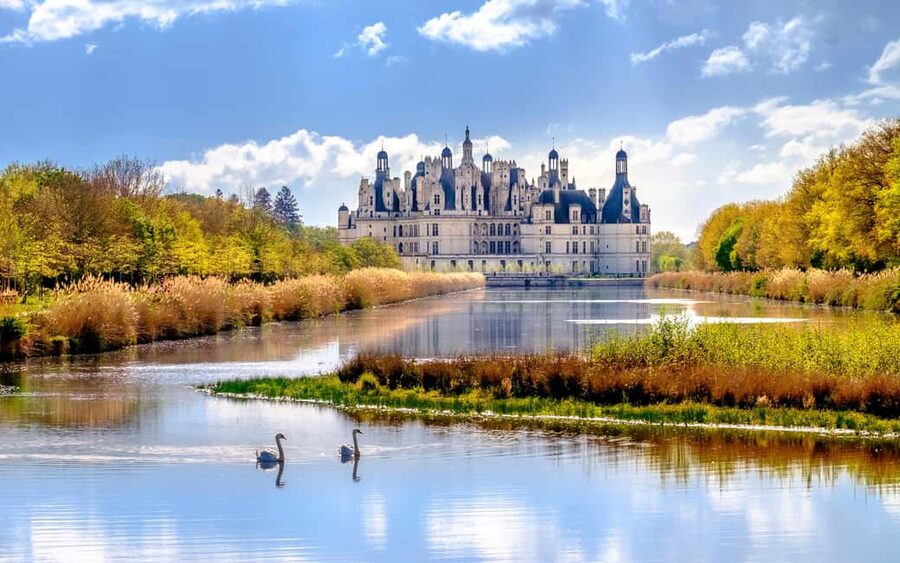 From Paris: Loire Valley Castles Day Trip With Wine Tasting - Meeting near the Paris Catacombs