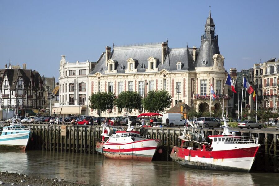 From Paris: Normandy D-Day Beaches Day Trip - Arromanches: lunch beside the Mulberry harbor
