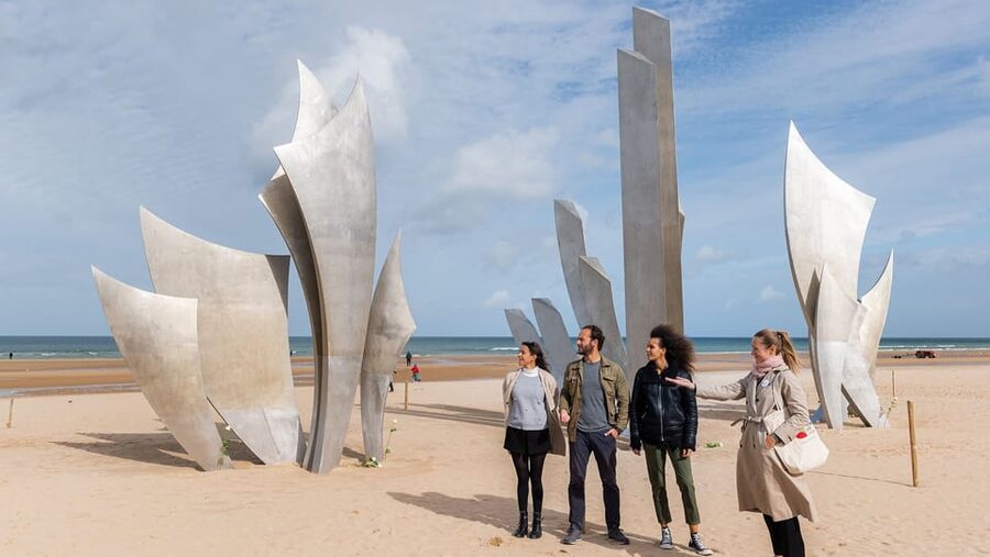 From Paris: Normandy D-Day Beaches Day Trip with Lunch - Who should book this tour?