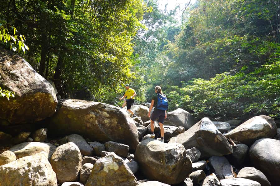 From Pattaya: Rayong Adventure Hike and Kayak Day Trip - Lunch and local life at Pak Nam Prasae