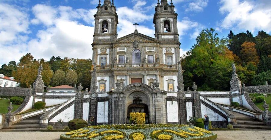 From Porto: Braga and Guimarães Full-Day Trip with Lunch - Why Guimarães makes the best opening stop