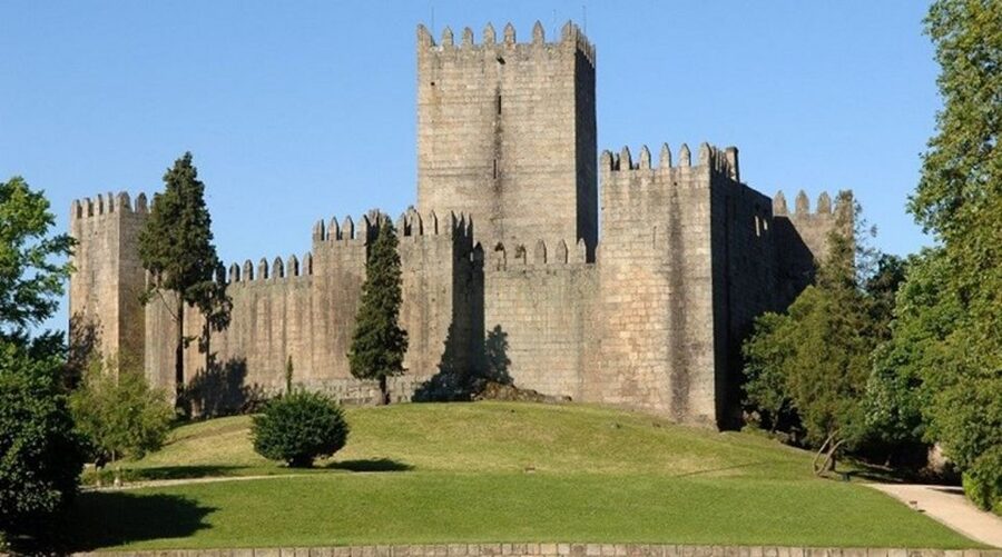 From Porto: Braga and Guimarães Small Group Tour with Lunch - Guimarães connects medieval streets with Portugal’s beginnings