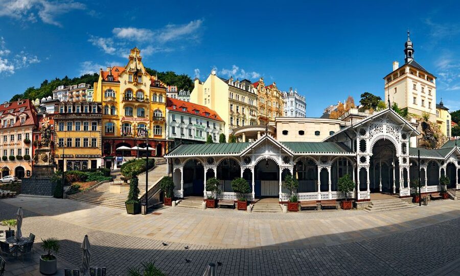 From Prague: Karlovy Vary Guided Day Trip - Arriving at Karlovy Vary’s Colonnades