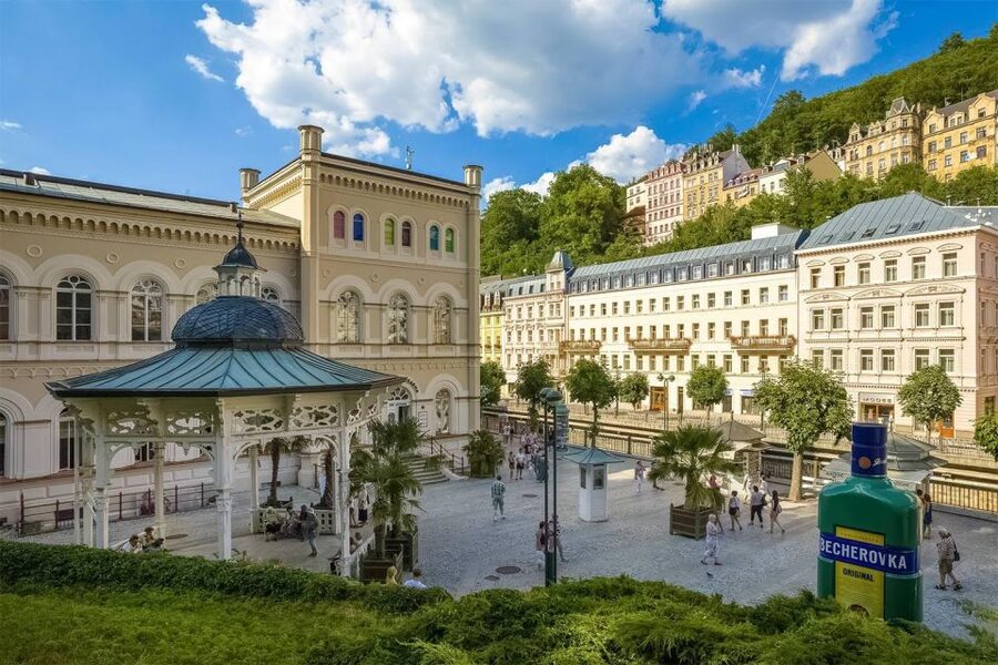 From Prague: One day trip to Karlovy Vary - Drinking the springs, one small cup at a time