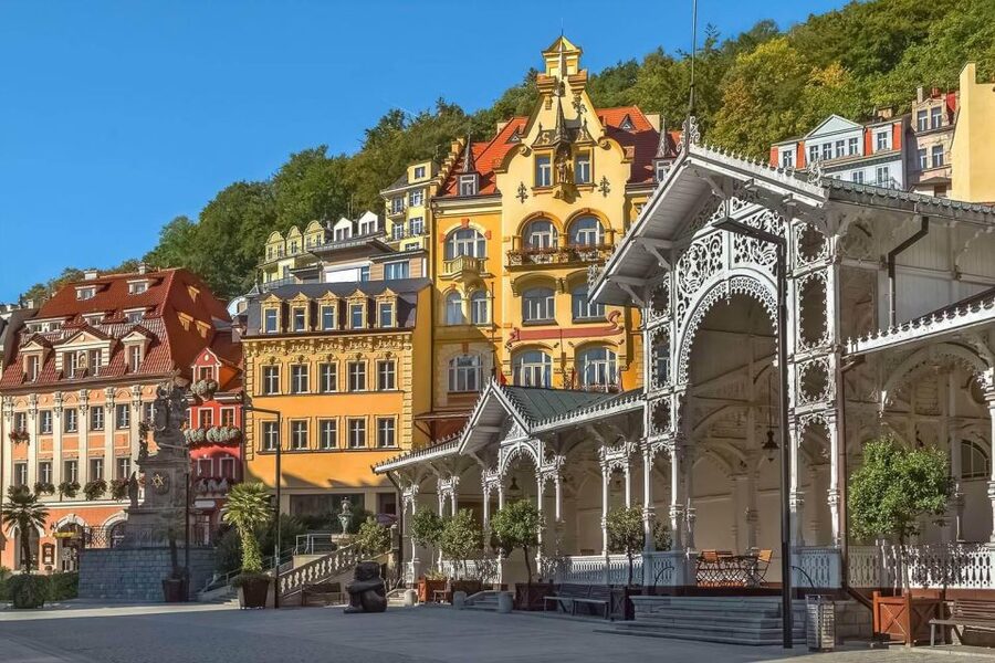 From Prague: One day trip to Karlovy Vary - Arriving in the spa center