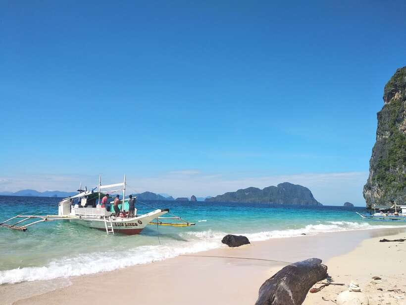 From Puerto Princesa: Day Trip to El Nido and Island Hopping - Secret Lagoon: a short, dramatic stop