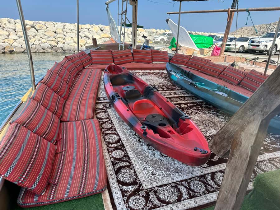 From Ras al Khaimah: Musandam Khasab Day Trip with Transfer - Lunch, drinks, and the practical comforts onboard
