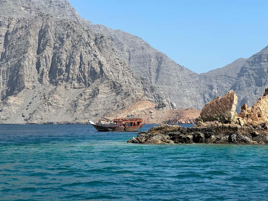 From Ras al Khaimah: Musandam Khasab Day Trip with Transfer - Who should book this Musandam dhow trip?