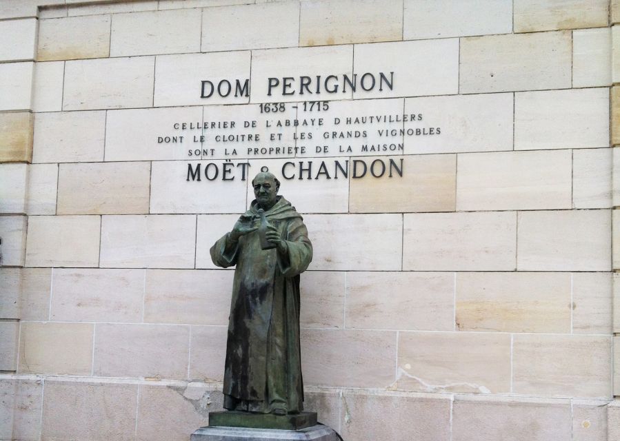 From Reims: Champagne Day Trip to 3 Family Domains & Lunch - Lunch in Épernay