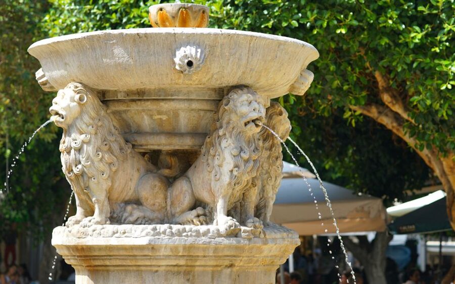 From Rethymnon: Day Trip to Knossos Palace & Heraklion City - Two hours among the ruins of Knossos