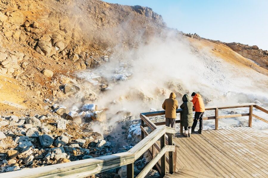 From Reykjavík: Volcanoes and Blue Lagoon Day Trip - Kleifarvatn and its black shore
