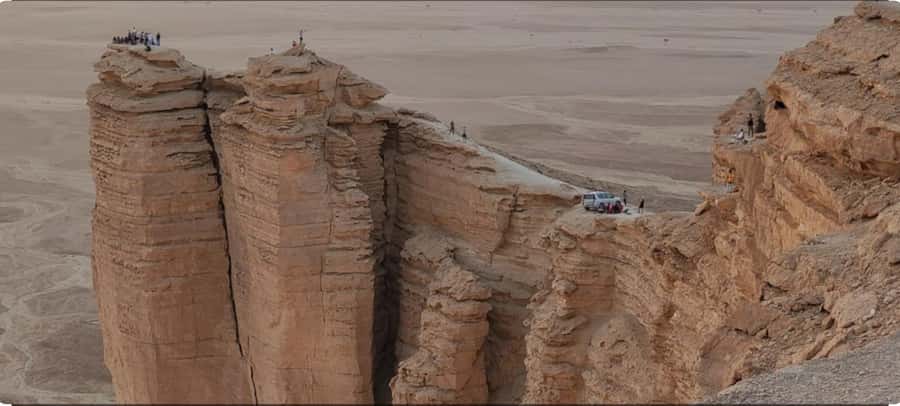 From Riyadh: Tuwaiq Mountains and Najd Plateau Day Trip - Campfire Dinner with Arabic Coffee