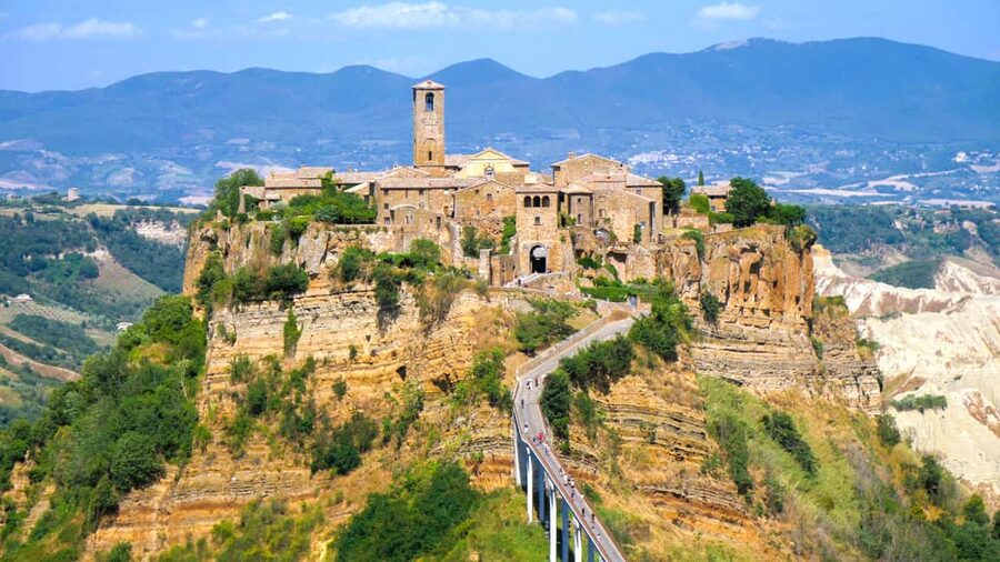From Rome: Bagnoregio & Orvieto Day Trip with Wines & Lunch - A farmhouse lunch near Montepulciano