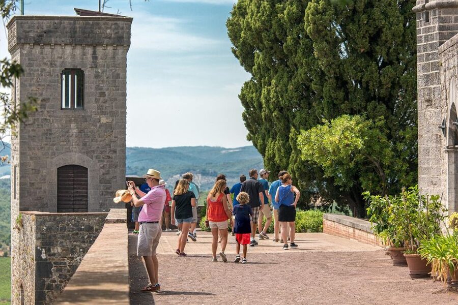 From Rome: Bagnoregio & Orvieto Day Trip with Wines & Lunch - Orvieto, a hill town with a remarkable cathedral