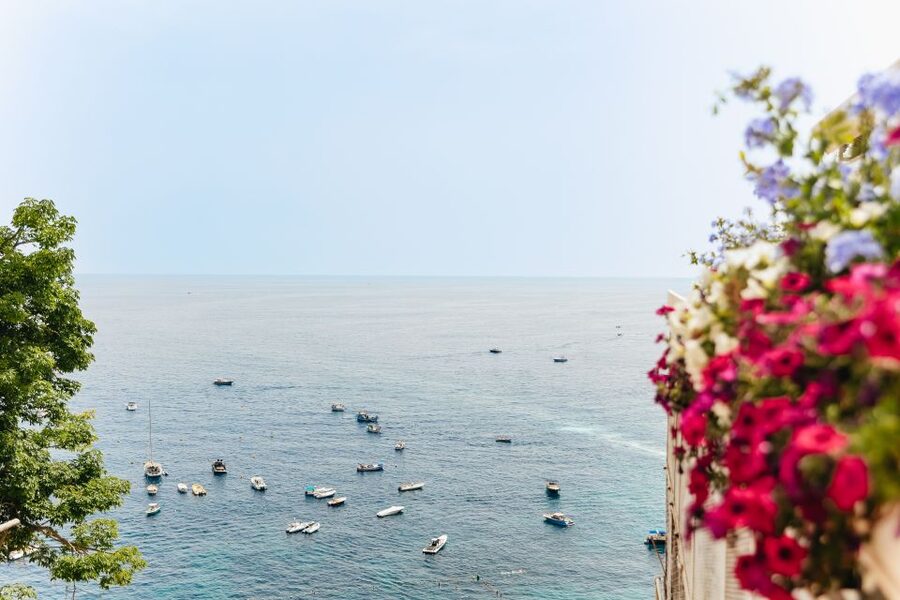 From Rome: Pompeii, Amalfi Coast and Positano Day Trip - What the guides add to the day