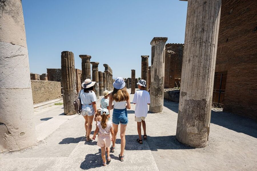 From Rome: Pompeii, Amalfi Coast, and Sorrento Day Trip - A focused visit to Pompeii