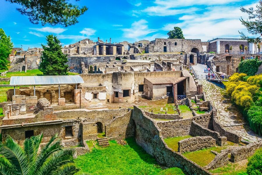 From Rome: Pompeii & Amalfi Coast Full-Day Trip - How the guides affect the day