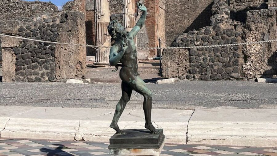 From Rome: Pompeii and Naples Day Trip by High-Speed Train - Seeing Naples from Posillipo to the historic center