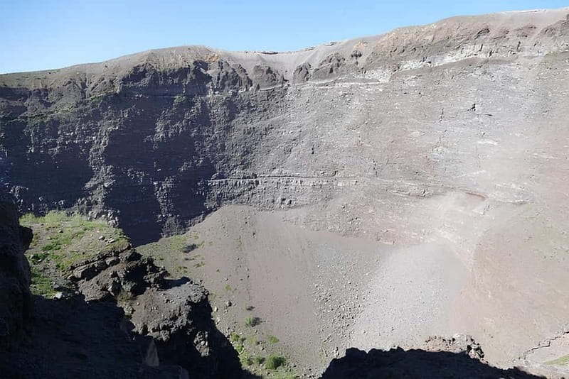 From Rome: Pompeii and Vesuvio Guided Day Trip with Lunch - The coral and cameo showroom stop