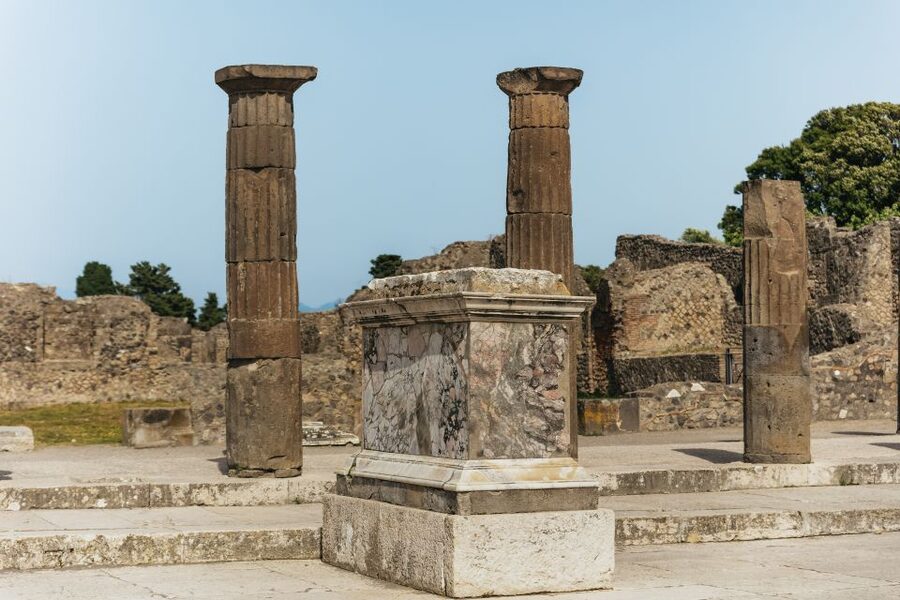 From Rome: Pompeii Day Trip with Optional Vesuvius and Lunch - Walking through Pompeii with an archaeologist