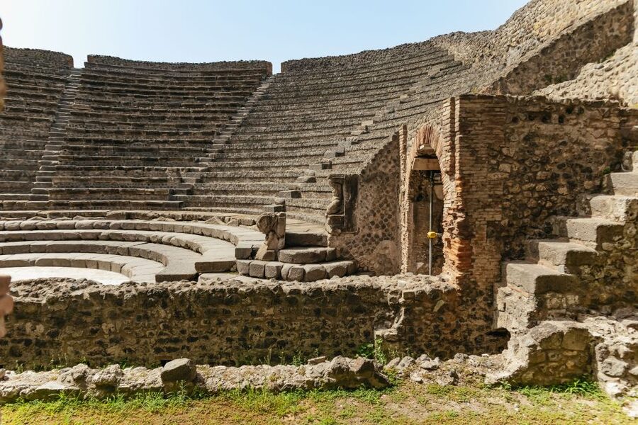 From Rome: Pompeii Day Trip with Optional Vesuvius and Lunch - Choosing between the Vesuvius crater and the geologist walk