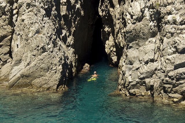 From Rome: Ponza Island Day Trip with Boat Excursion - The early meeting at Caffè Cestia
