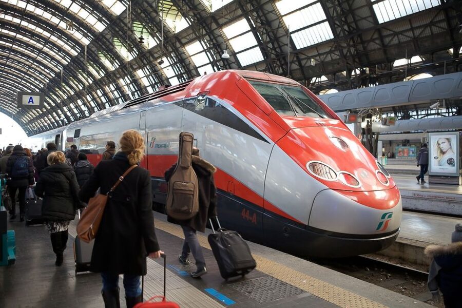 From Rome: Positano & Amalfi Coast Day Trip by Train & Ferry - What the guide adds to a free-time tour