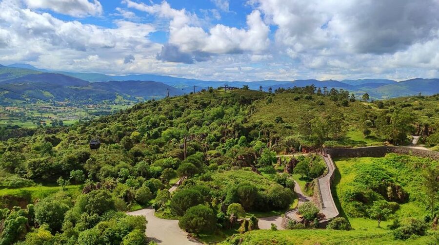 From Santander: Cabarceno Natural Park Half-Day Trip - Taking the cable car above Cabárceno