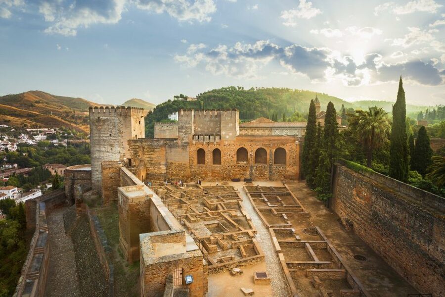 From Seville: Private Granada Day-Trip with Alhambra Visit - Starting in the Albaicin