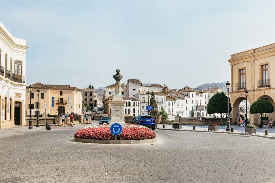 From Seville: Pueblos Blancos and Ronda Full-Day Trip - What the guide adds to the day