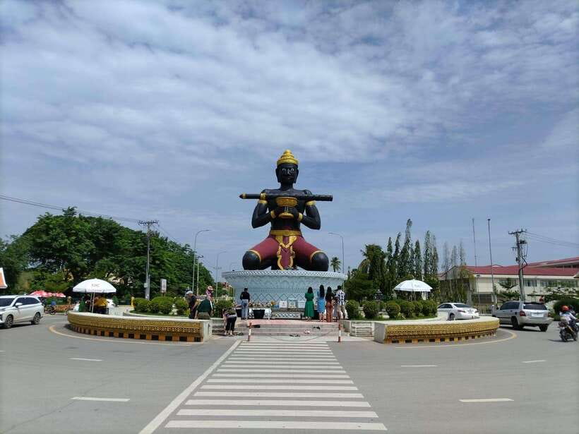 From Siem Reap: Battambang Day Trip Return or to Phnom Penh - Battambang’s Black Man Statue and local legend