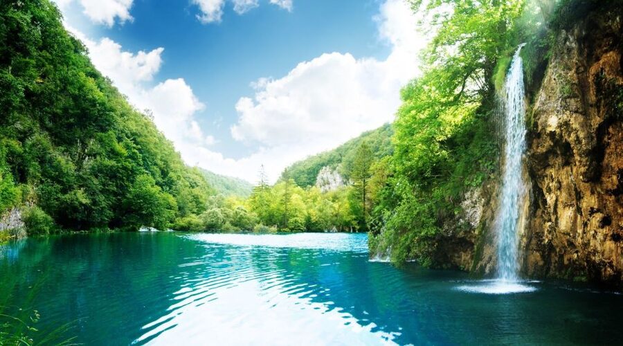 From Split: Plitvice Lakes Full-Day Trip - Who should book this day trip