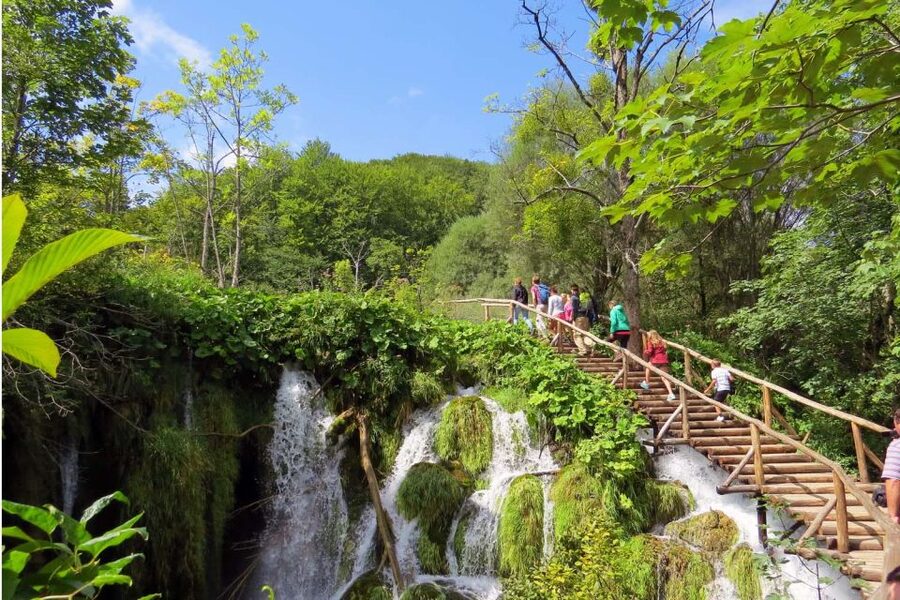 From Split: Plitvice Lakes Full-Day Trip - The 7 a.m. start and meeting point on the Riva