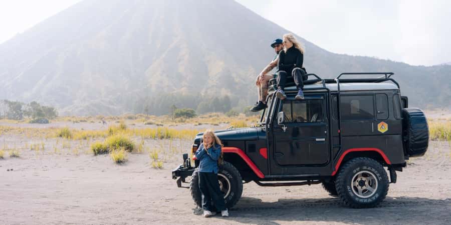 From Surabaya or Malang: Private Mt. Bromo Sunrise Day Trip - Coffee, cold air, and the wait for sunrise