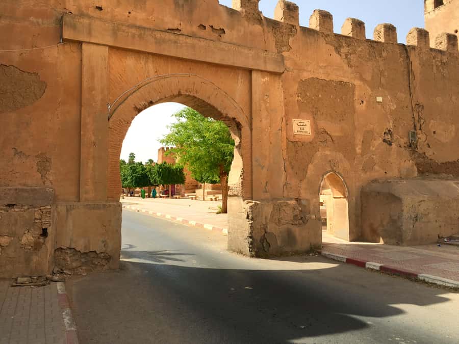 From Taghazout/Agadir: Taroudant and Tiout Day Trip & Tajine - Local crafts, carpets, and the limits of market time