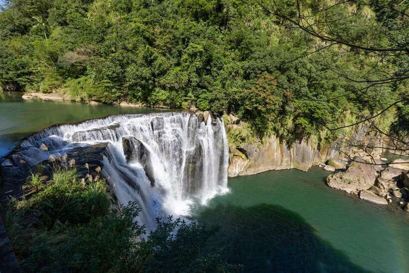 From Taipei: Shifen, Jiufen, and Yehliu Guided Day Trip - Why this northeast Taiwan route works so well