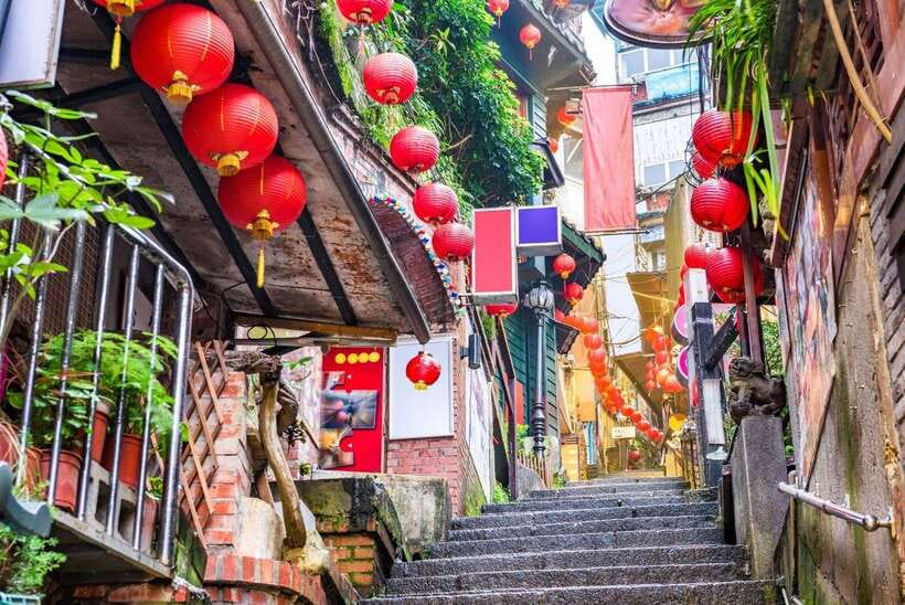 From Taipei: Shifen, Jiufen, and Yehliu Guided Day Trip - Jiufen Old Street, stairs, tea, and snacks